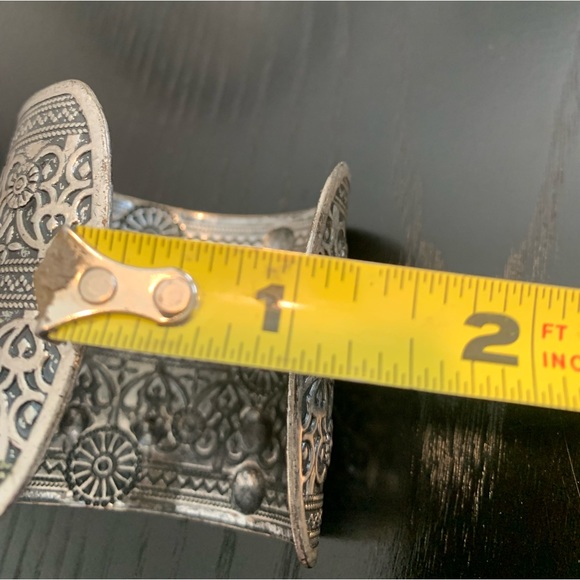 Ladies cuff bracelet - Picture 2 of 4